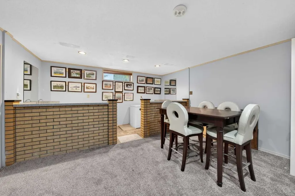 740 Hunterston Crescent NW Calgary AB T2K 4N2