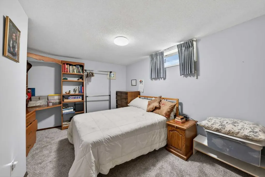 740 Hunterston Crescent NW Calgary AB T2K 4N2