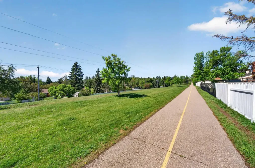 740 Hunterston Crescent NW Calgary AB T2K 4N2
