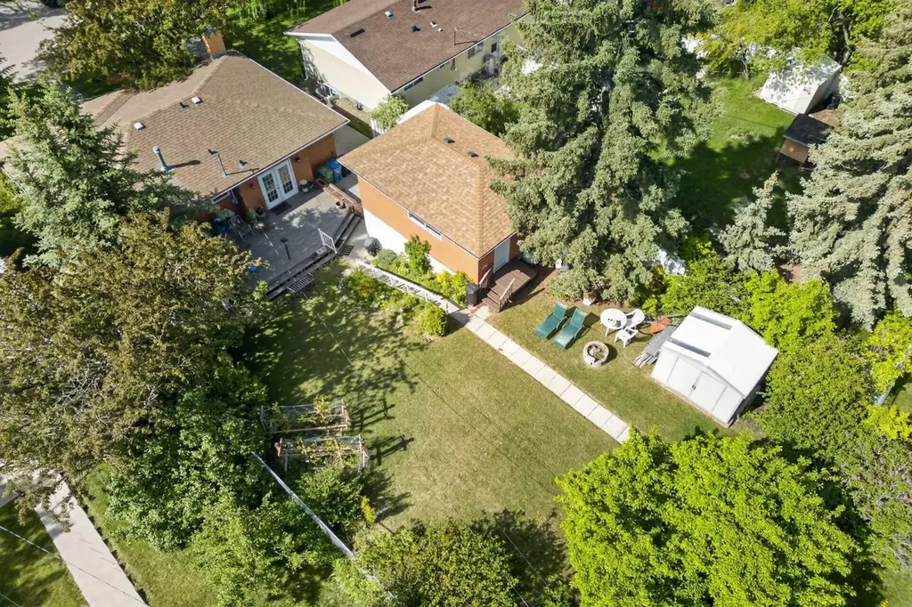 740 Hunterston Crescent NW Calgary AB T2K 4N2