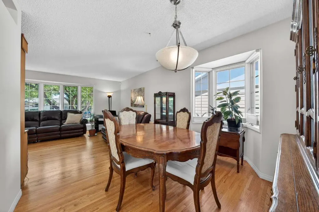 740 Hunterston Crescent NW Calgary AB T2K 4N2