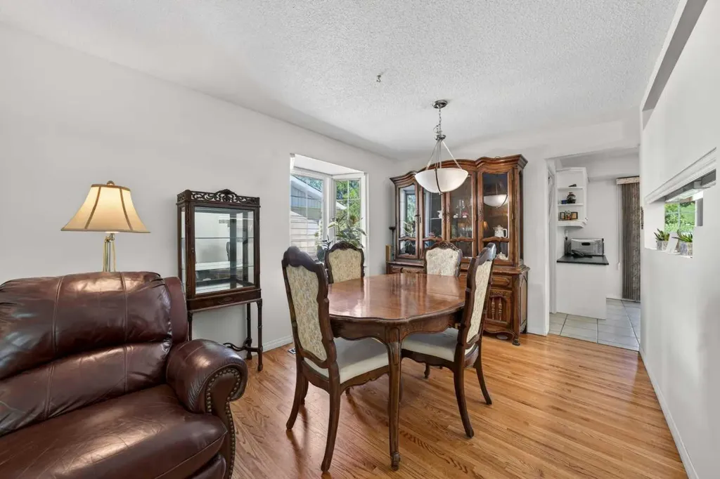 740 Hunterston Crescent NW Calgary AB T2K 4N2
