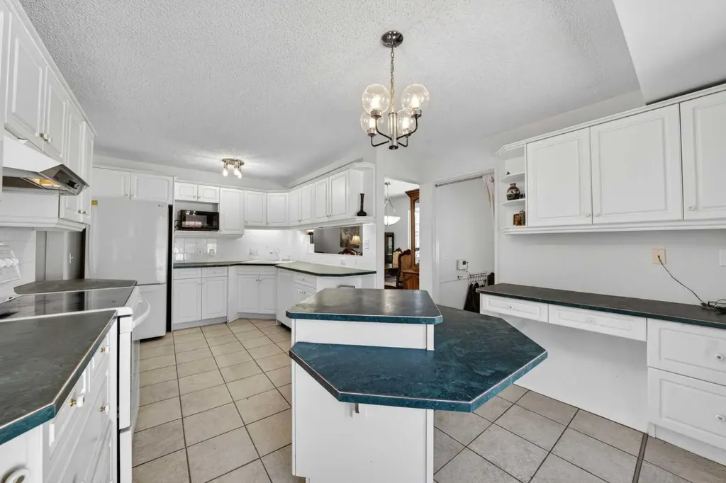 740 Hunterston Crescent NW Calgary AB T2K 4N2