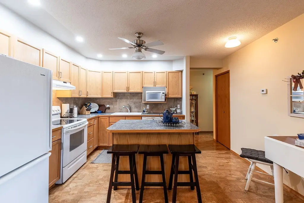 3021 13 Avenue SE Medicine Hat AB T1B 4E2