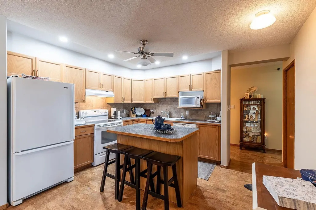 3021 13 Avenue SE Medicine Hat AB T1B 4E2