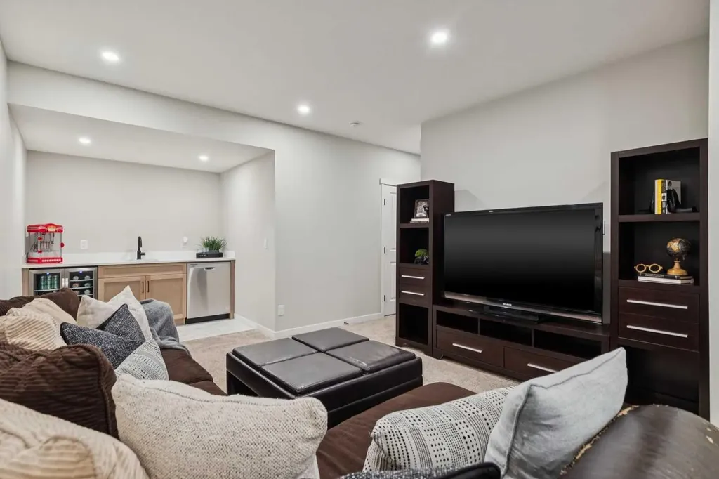 437 Magnolia Way SE Calgary AB T3m 3T5