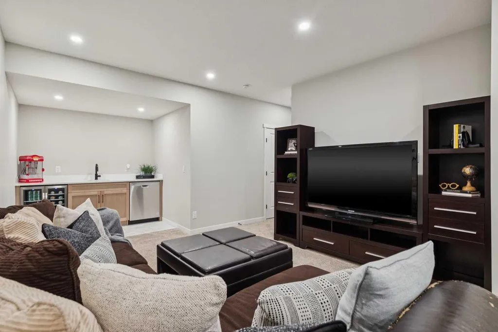 437 Magnolia Way SE Calgary AB T3m 3T5