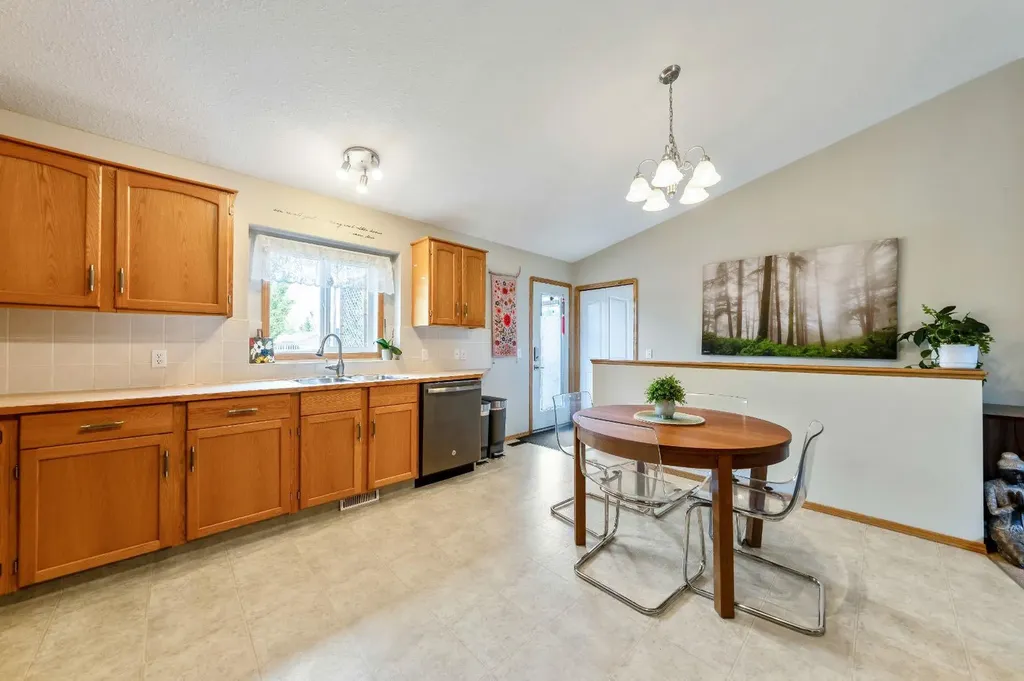 1721 Strathcona Place Strathmore AB T1P1T1