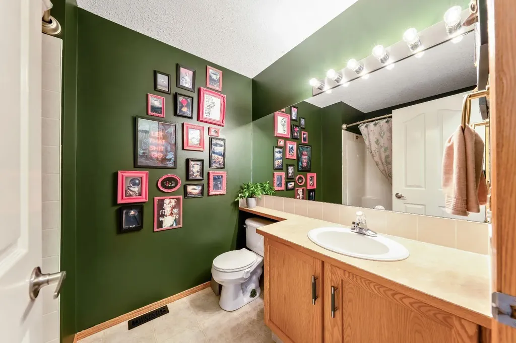 1721 Strathcona Place Strathmore AB T1P1T1
