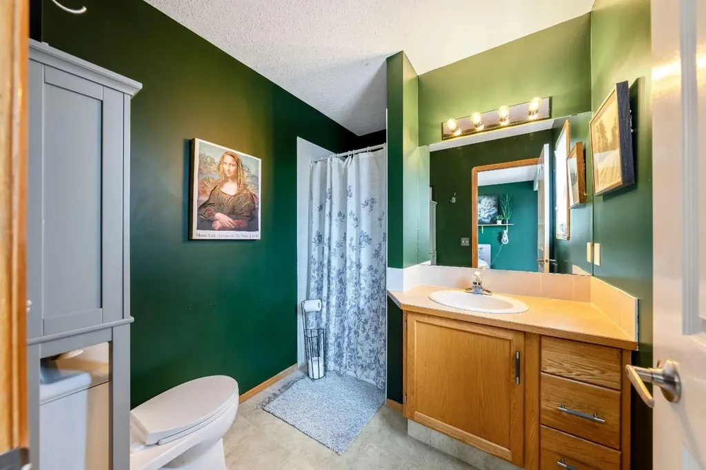 1721 Strathcona Place Strathmore AB T1P1T1