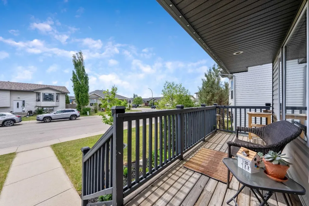 1721 Strathcona Place Strathmore AB T1P1T1