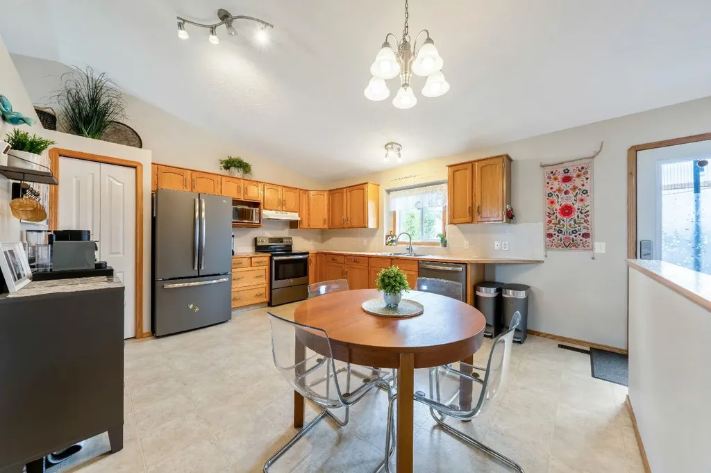 1721 Strathcona Place Strathmore AB T1P1T1