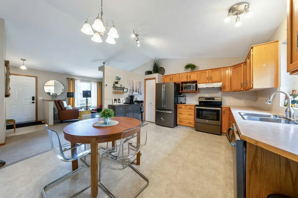 1721 Strathcona Place Strathmore AB T1P1T1
