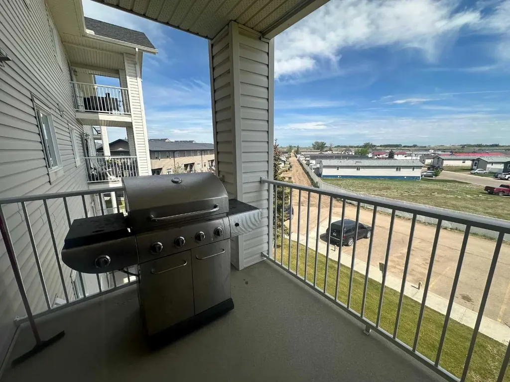 204 17 Street E Brooks AB T1R 1R1