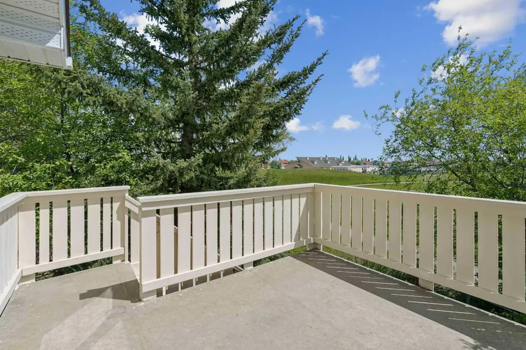 147 Hamptons Heath NW Calgary AB T3A 5E8