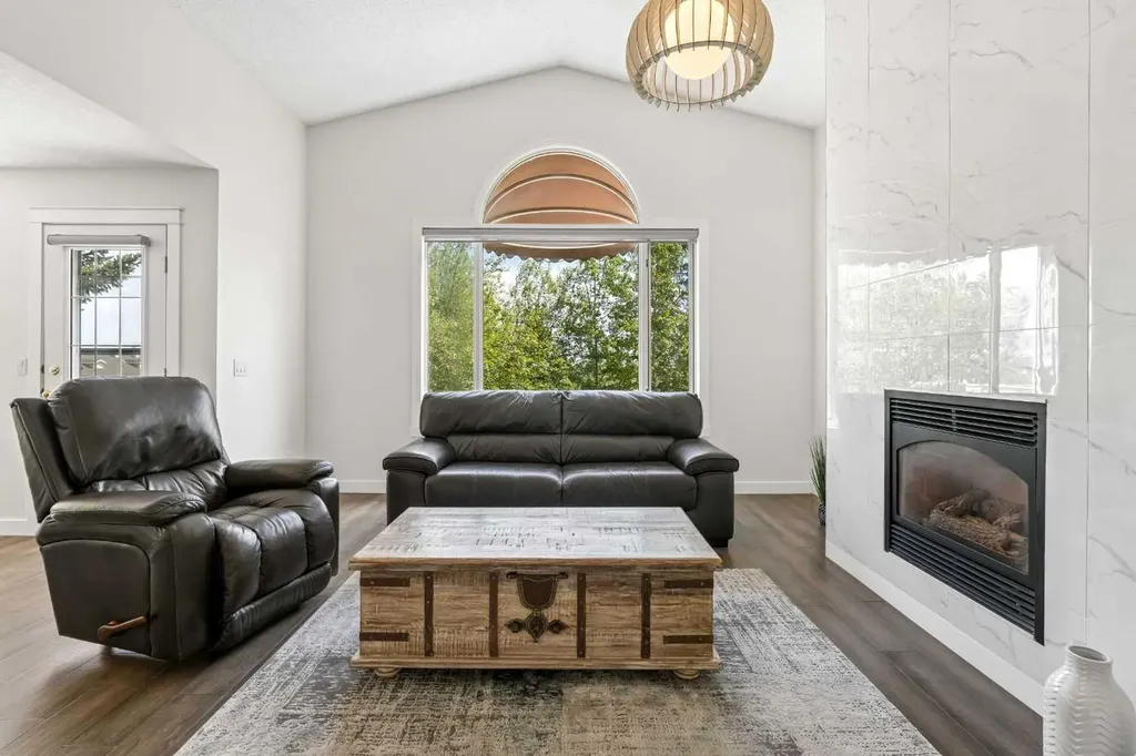 147 Hamptons Heath NW Calgary AB T3A 5E8