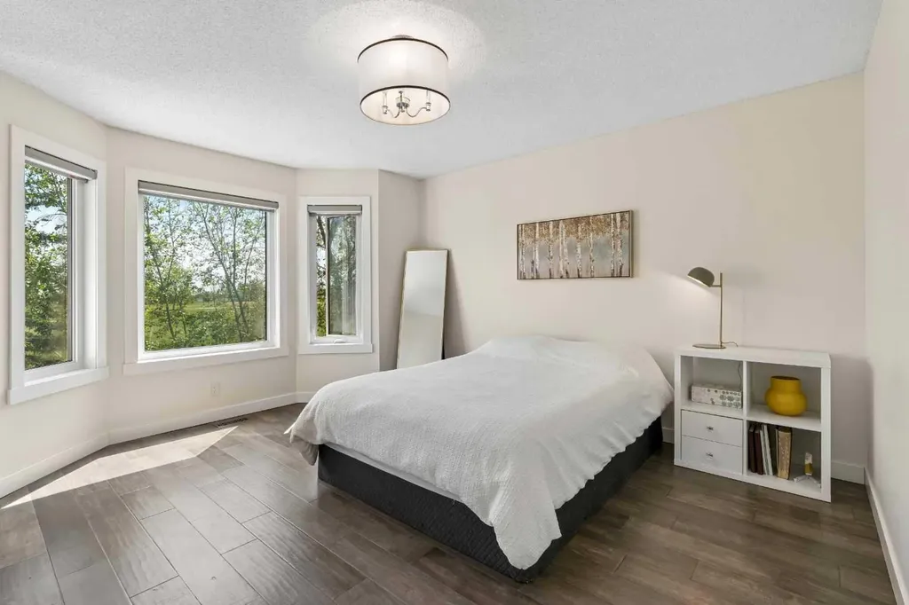 147 Hamptons Heath NW Calgary AB T3A 5E8