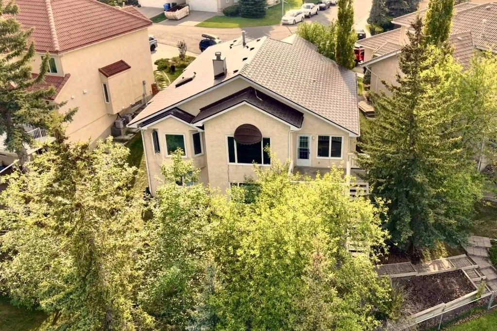 147 Hamptons Heath NW Calgary AB T3A 5E8