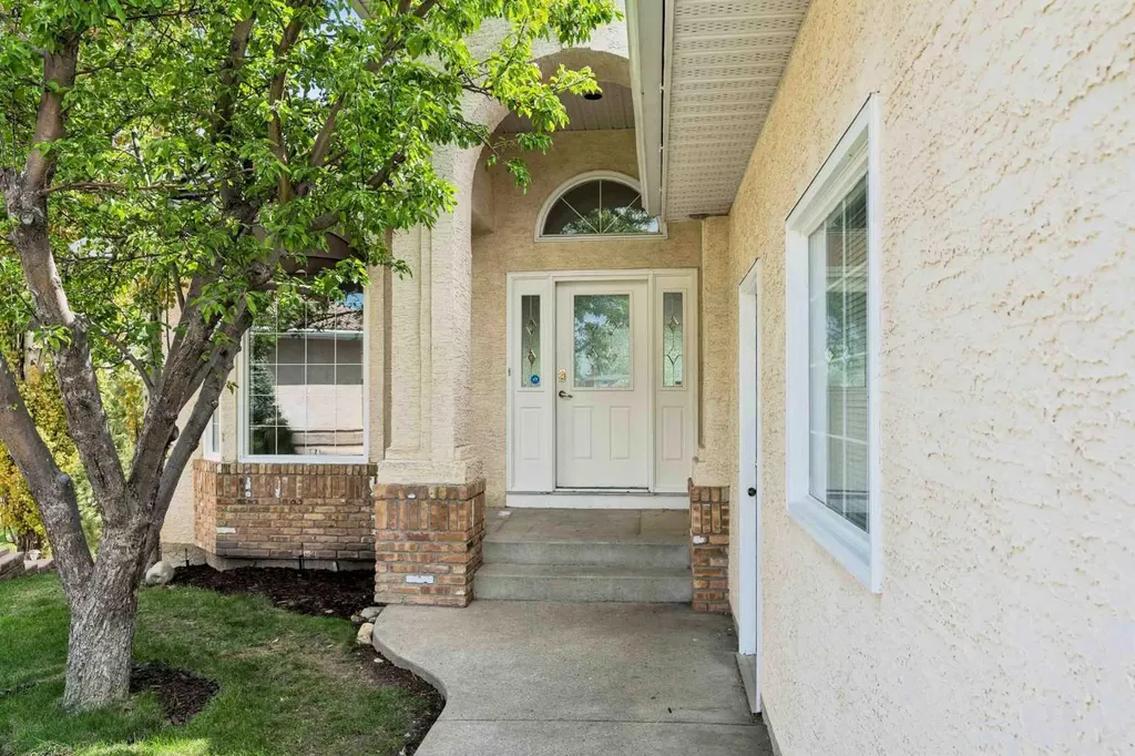 147 Hamptons Heath NW Calgary AB T3A 5E8