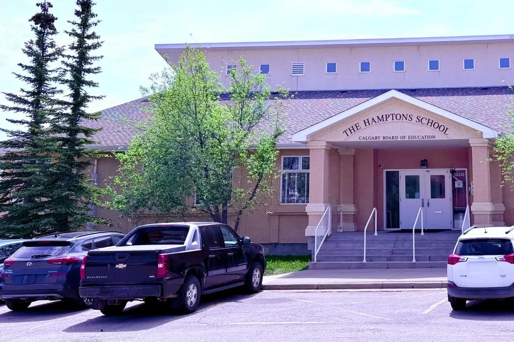 147 Hamptons Heath NW Calgary AB T3A 5E8