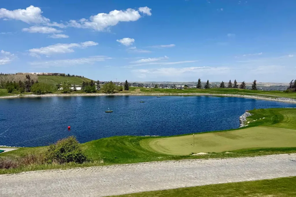 147 Hamptons Heath NW Calgary AB T3A 5E8