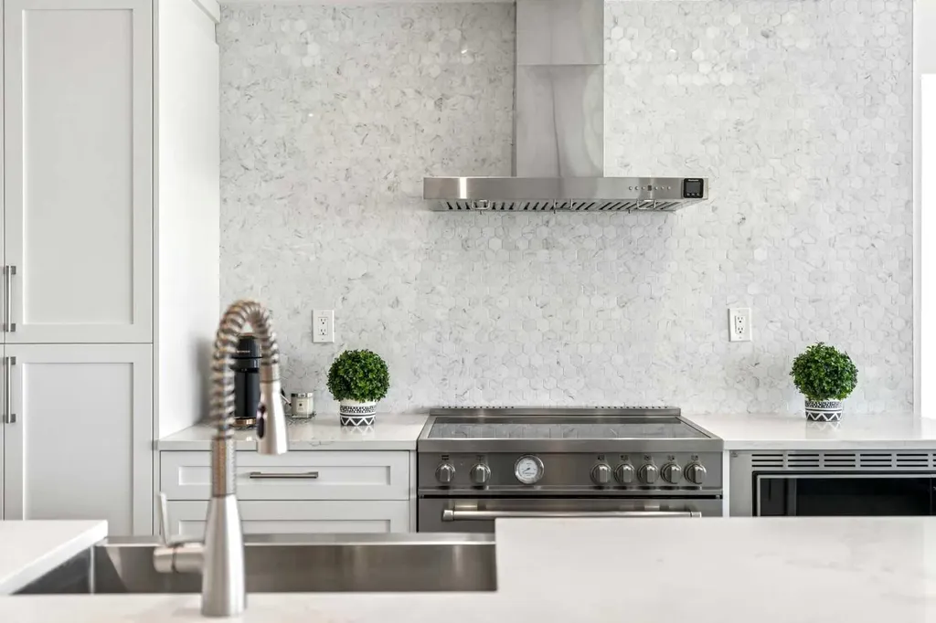 147 Hamptons Heath NW Calgary AB T3A 5E8