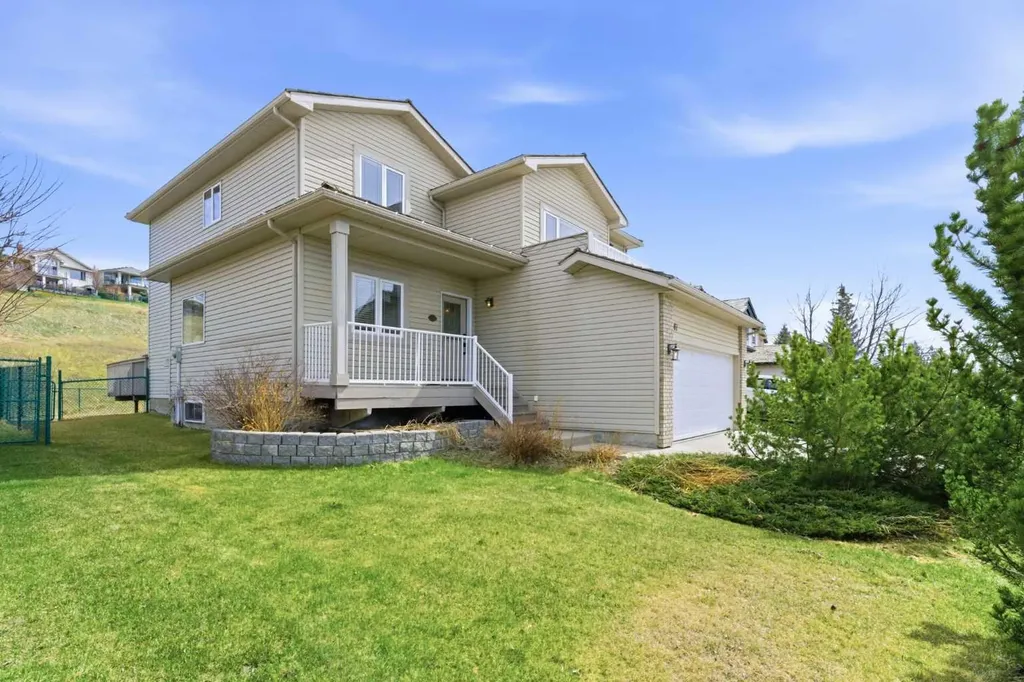 207 Gleneagles View Cochrane AB T4C2G5