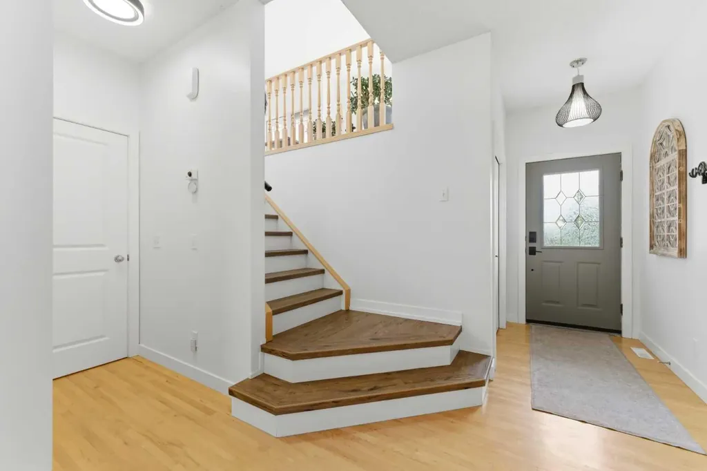 207 Gleneagles View Cochrane AB T4C2G5