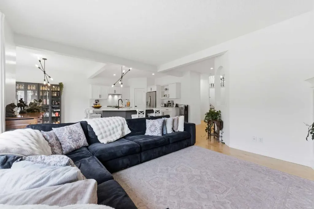 207 Gleneagles View Cochrane AB T4C2G5