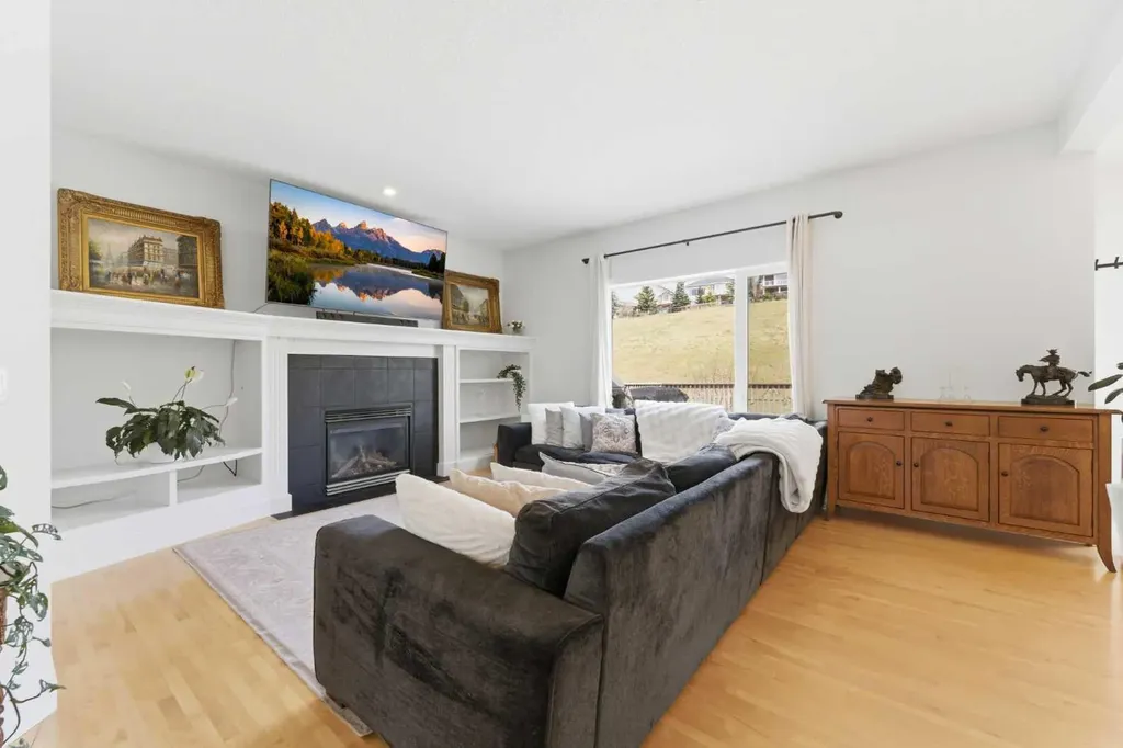 207 Gleneagles View Cochrane AB T4C2G5