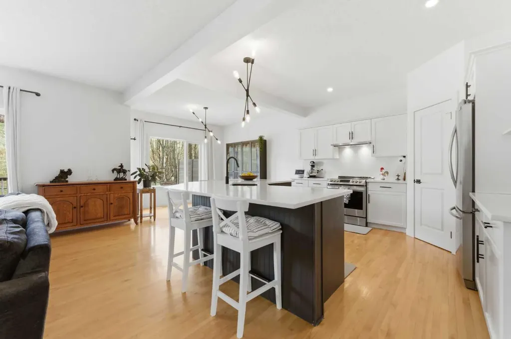 207 Gleneagles View Cochrane AB T4C2G5