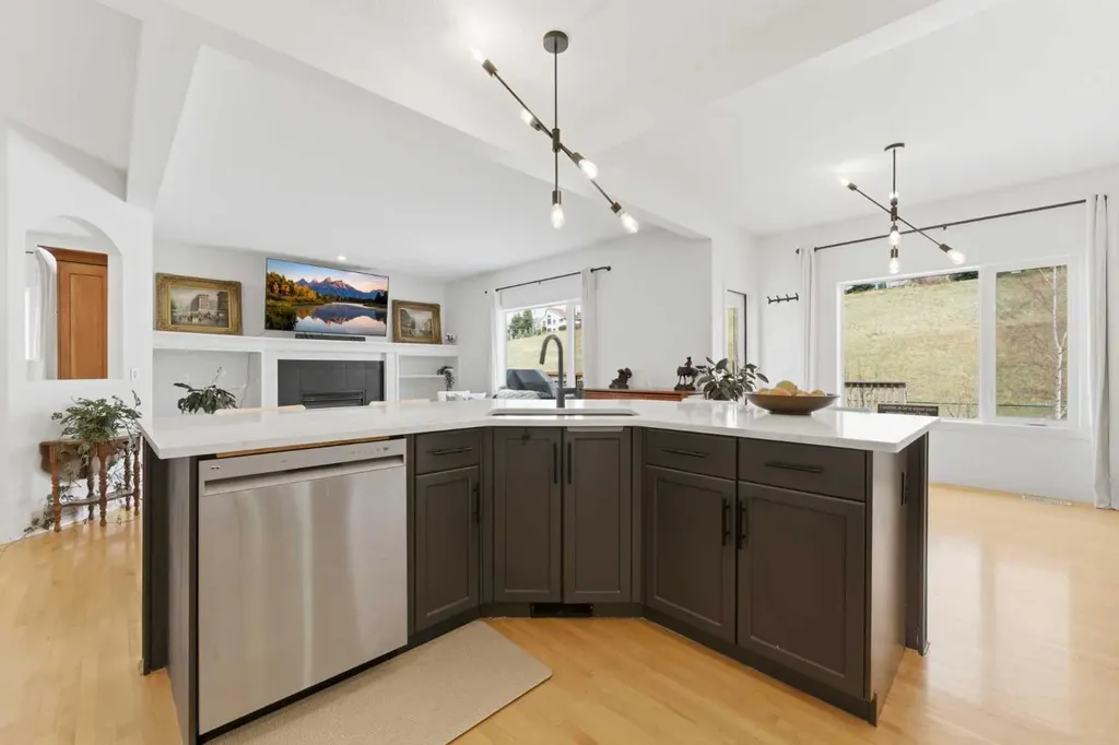 207 Gleneagles View Cochrane AB T4C2G5