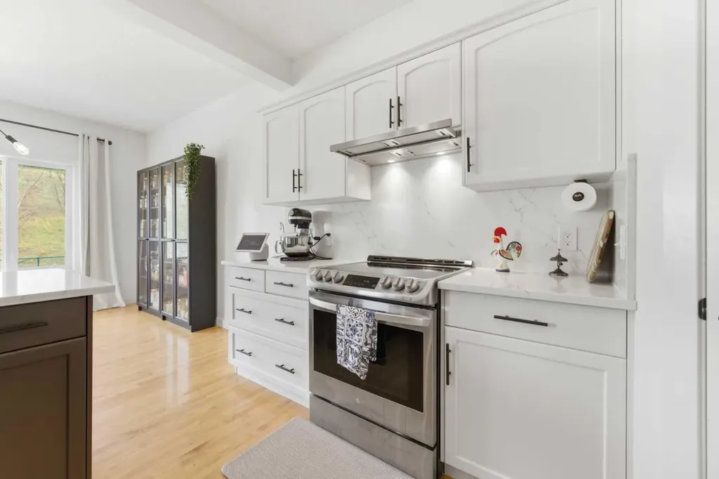 207 Gleneagles View Cochrane AB T4C2G5