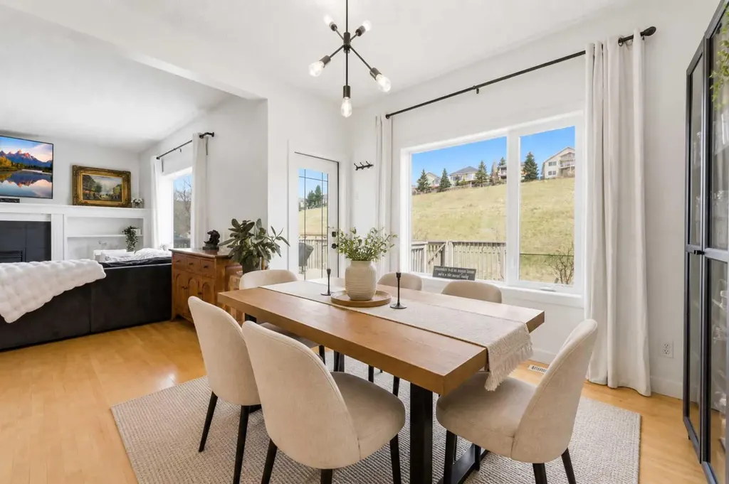 207 Gleneagles View Cochrane AB T4C2G5
