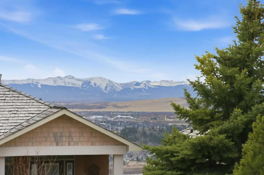 207 Gleneagles View Cochrane AB T4C2G5