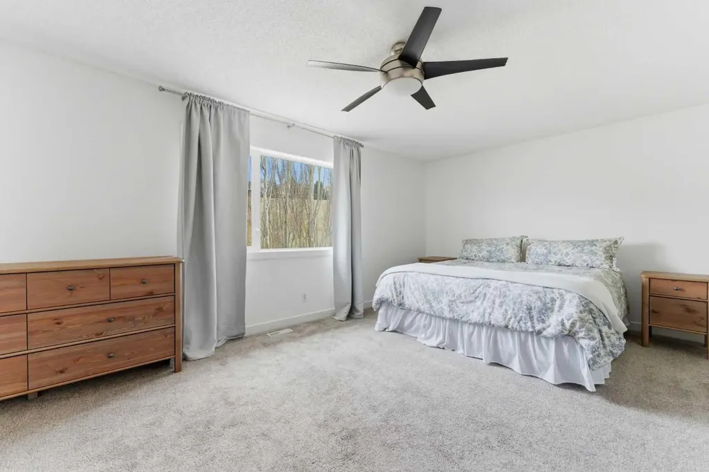 207 Gleneagles View Cochrane AB T4C2G5