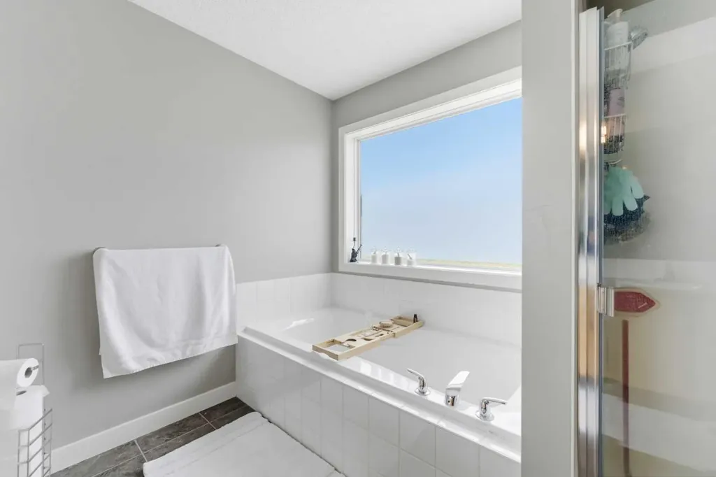 207 Gleneagles View Cochrane AB T4C2G5