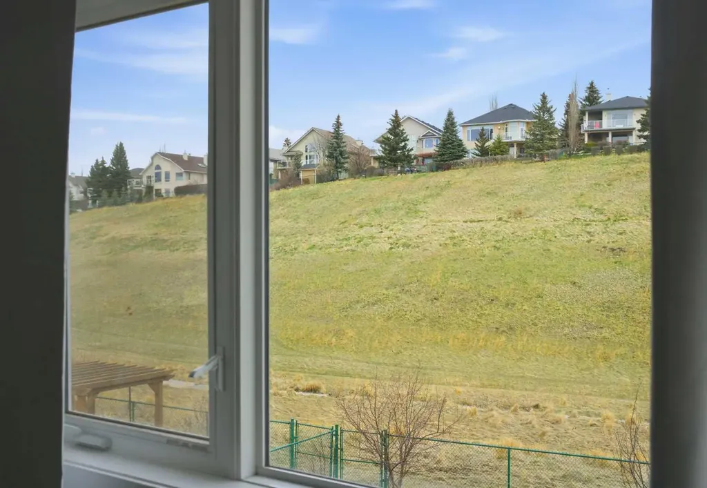 207 Gleneagles View Cochrane AB T4C2G5