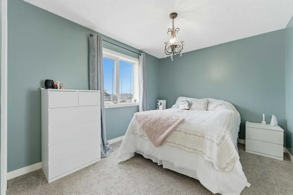 207 Gleneagles View Cochrane AB T4C2G5