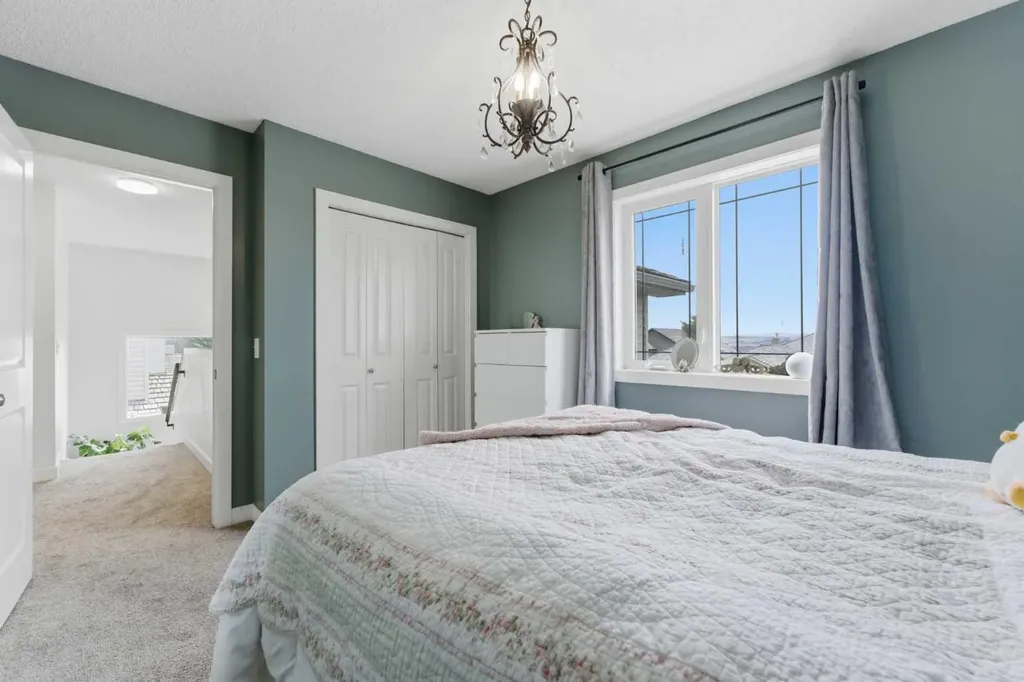 207 Gleneagles View Cochrane AB T4C2G5