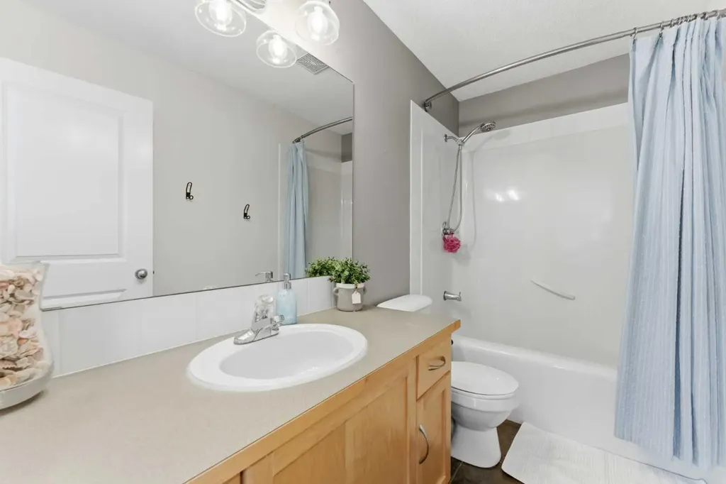 207 Gleneagles View Cochrane AB T4C2G5