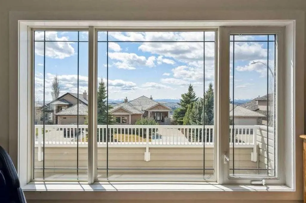207 Gleneagles View Cochrane AB T4C2G5