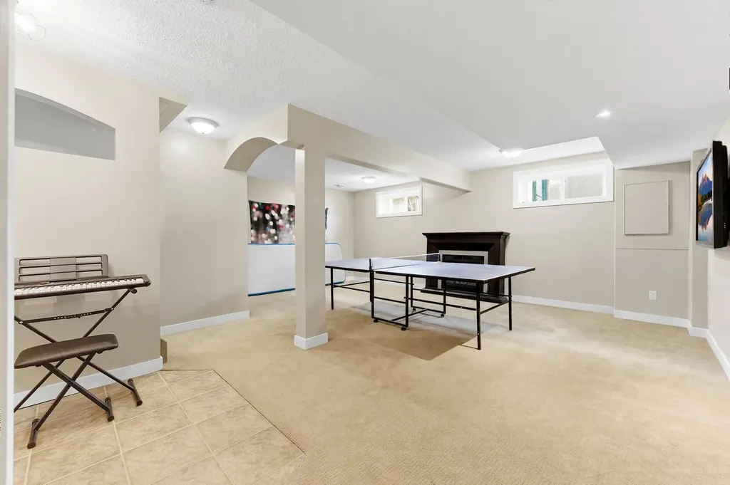 207 Gleneagles View Cochrane AB T4C2G5