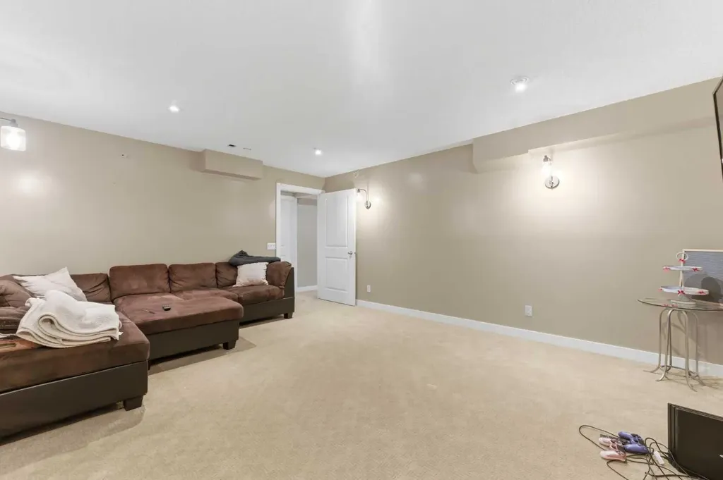 207 Gleneagles View Cochrane AB T4C2G5