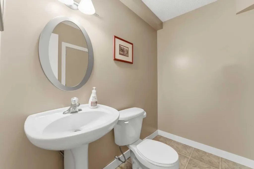 207 Gleneagles View Cochrane AB T4C2G5