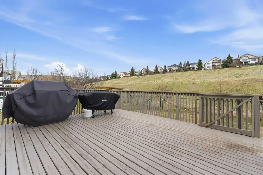 207 Gleneagles View Cochrane AB T4C2G5