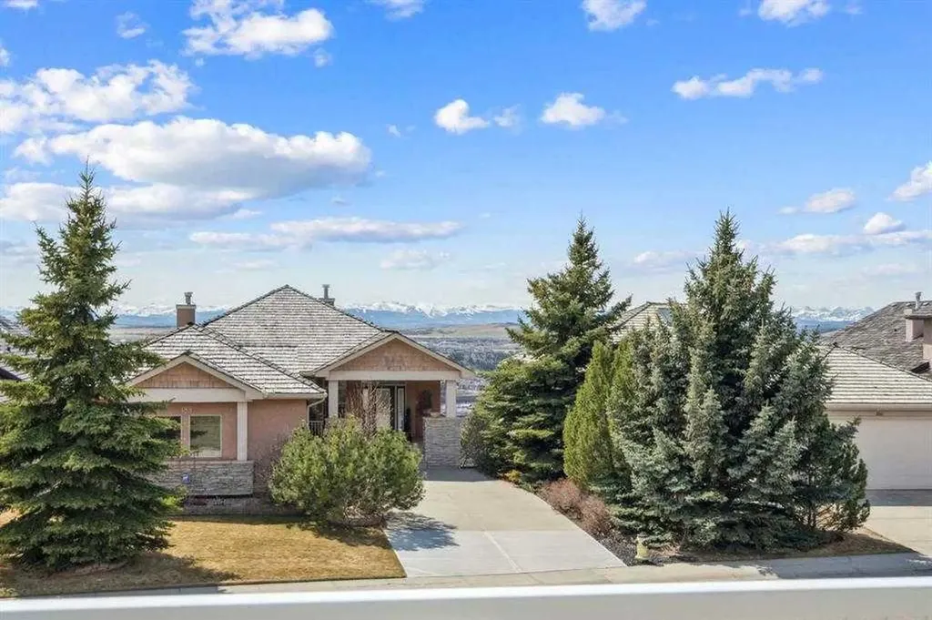 207 Gleneagles View Cochrane AB T4C2G5