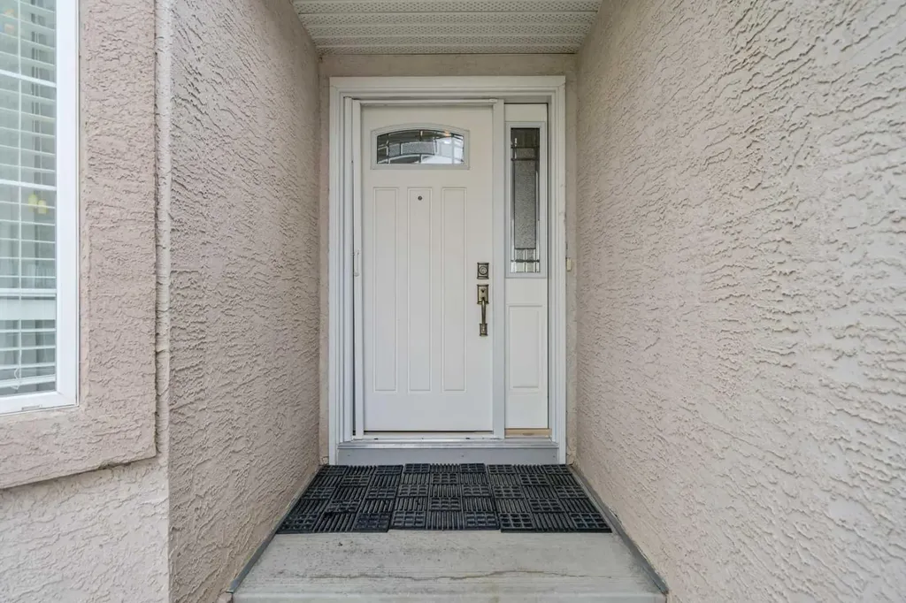 310 Riverside Garden NW High River AB T1V 1Y9