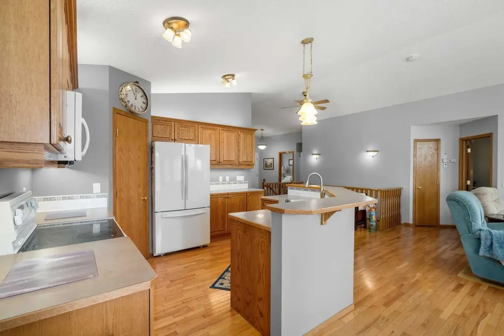 310 Riverside Garden NW High River AB T1V 1Y9