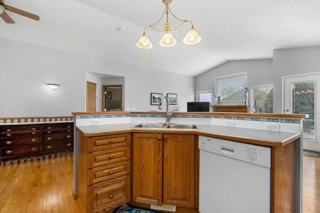 310 Riverside Garden NW High River AB T1V 1Y9